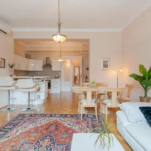 View To The Roofs Luxury With 2 Bedrooms Appartamento